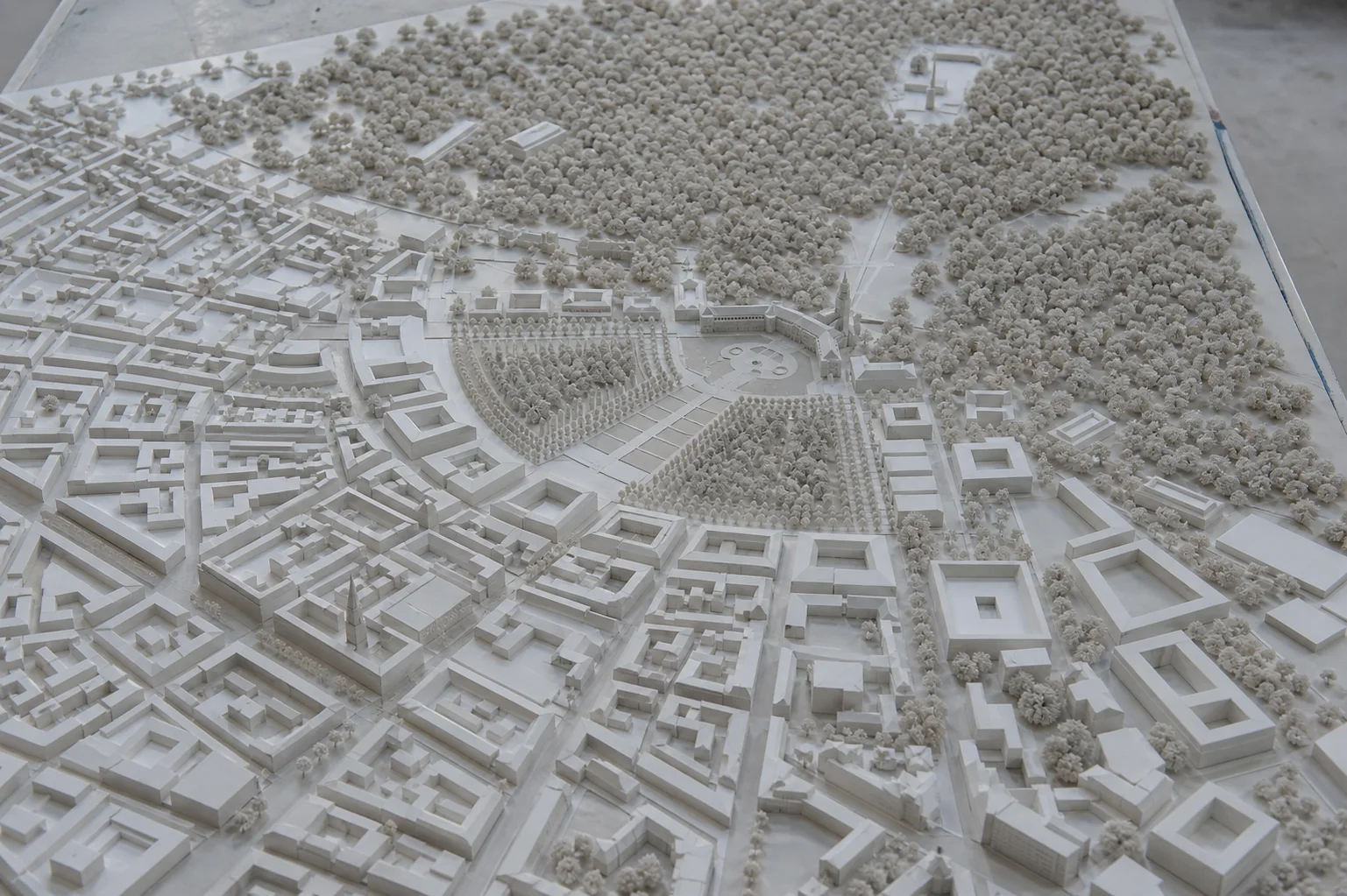 Architekturmodell der Karlsruher Fächerstadt mit Schlossachse